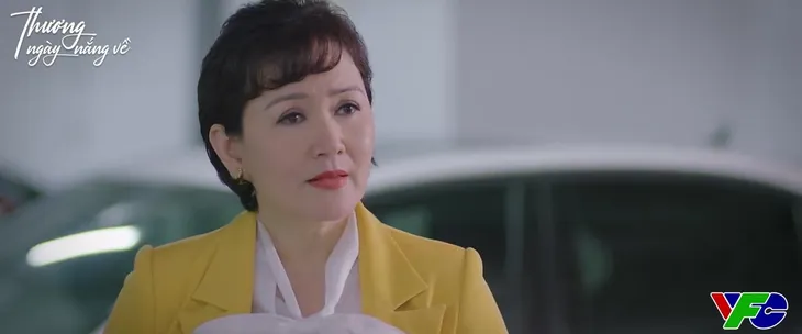 Thương ngày nắng về - Tập 16: Thấy mẹ ruột vô tình không nhớ gì quá khứ, Vân Trang lại tìm về mẹ nuôi - Ảnh 4. Thương ngày nắng về - Tập 16: Thấy mẹ ruột vô tình không nhớ gì quá khứ, Vân Trang lại tìm về mẹ nuôi - Ảnh 4.