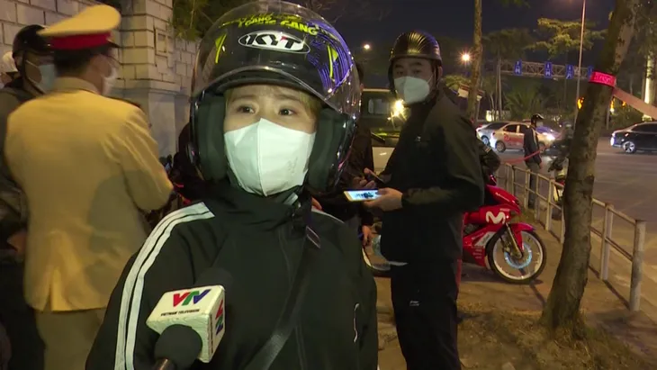Vụ gần 100 quái xế bị bắt ở Hà Nội: Em lên cầu chơi thôi, em có biết đua đâu! - Ảnh 5. Vụ gần 100 quái xế bị bắt ở Hà Nội: Em lên cầu chơi thôi, em có biết đua đâu! - Ảnh 5.