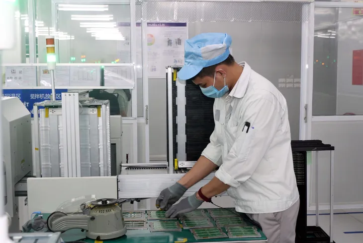 Tăng lương để giữ chân lao động - Ảnh 1. Tăng lương để giữ chân lao động - Ảnh 1.