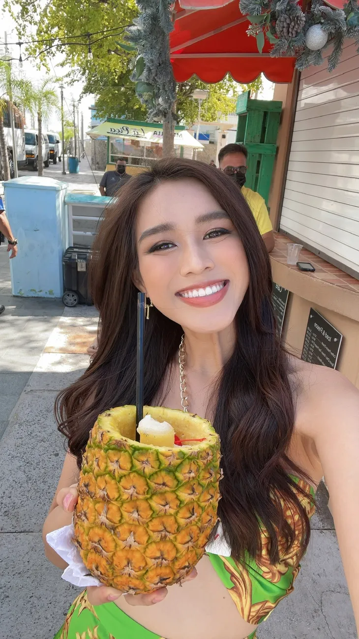 Miss World 2021: Bị ong chích, Đỗ Thị Hà vẫn thả dáng quyến rũ với bikini - Ảnh 6. Miss World 2021: Bị ong chích, Đỗ Thị Hà vẫn thả dáng quyến rũ với bikini - Ảnh 6.
