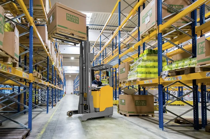 Xe nâng Jungheinrich Reach Truck ETVn - Giải pháp tối ưu xếp hàng kệ cao - Ảnh 2. Xe nâng Jungheinrich Reach Truck ETVn - Giải pháp tối ưu xếp hàng kệ cao - Ảnh 2.