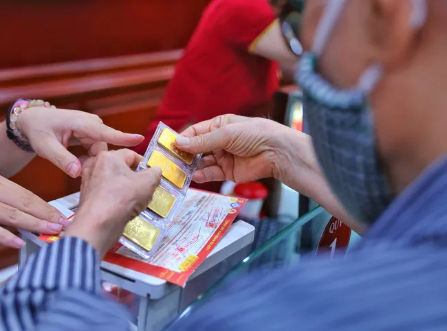 Giá vàng hồi phục, đồng USD suy giảm - Ảnh 2. Giá vàng hồi phục, đồng USD suy giảm - Ảnh 2.