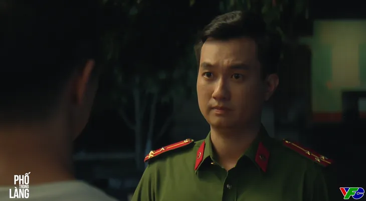 Phố trong làng - Tập 29: Đông áy náy vì Nam nhận kỷ luật thay mình - Ảnh 2. Phố trong làng - Tập 29: Đông áy náy vì Nam nhận kỷ luật thay mình - Ảnh 2.