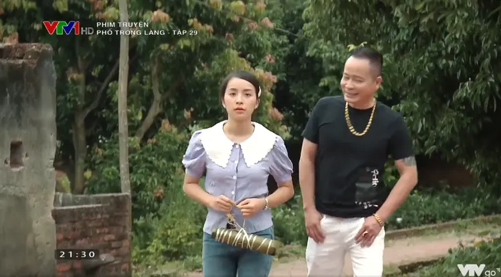 Phố trong làng - Tập 29: Hiếu cục súc thể hiện tình cảm với Hoài - Ảnh 5. Phố trong làng - Tập 29: Hiếu cục súc thể hiện tình cảm với Hoài - Ảnh 5.