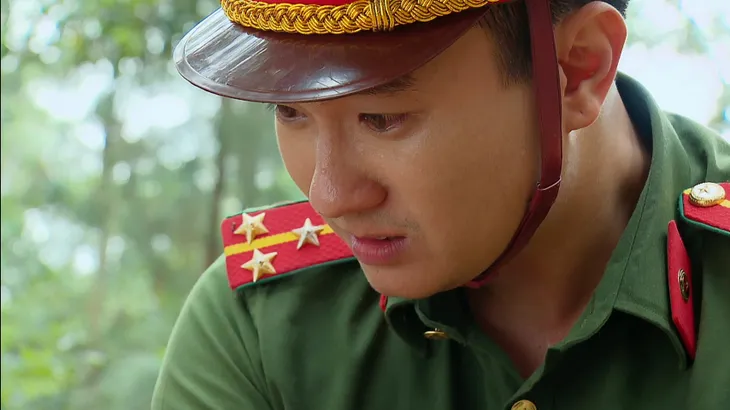 Phố trong làng - Tập 29: Hiếu cục súc thể hiện tình cảm với Hoài - Ảnh 14. Phố trong làng - Tập 29: Hiếu cục súc thể hiện tình cảm với Hoài - Ảnh 14.