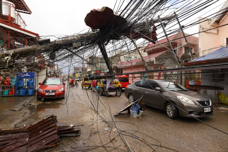 Số nạn nhân tử vong do siêu bão Rai ở Philippines tăng mạnh, lên hơn 200 người - Ảnh 2. Số nạn nhân tử vong do siêu bão Rai ở Philippines tăng mạnh, lên hơn 200 người - Ảnh 2.