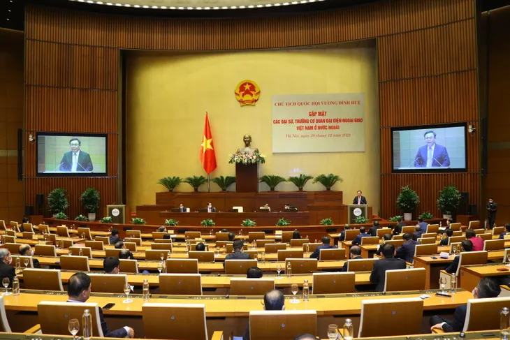 Chủ tịch Quốc hội gặp mặt các đại sứ, trưởng cơ quan đại diện Việt Nam ở nước ngoài - Ảnh 1. Chủ tịch Quốc hội gặp mặt các đại sứ, trưởng cơ quan đại diện Việt Nam ở nước ngoài - Ảnh 1.
