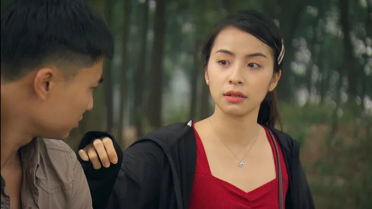 Phố trong làng - Tập 30: Dân làng vui sướng khi biết Đông tai qua nạn khỏi - Ảnh 12. Phố trong làng - Tập 30: Dân làng vui sướng khi biết Đông tai qua nạn khỏi - Ảnh 12.