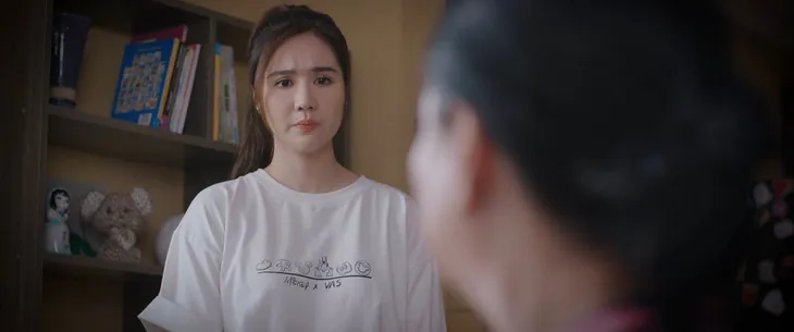 Thương ngày nắng về - Tập 16: Thấy mẹ ruột vô tình không nhớ gì quá khứ, Vân Trang lại tìm về mẹ nuôi - Ảnh 7. Thương ngày nắng về - Tập 16: Thấy mẹ ruột vô tình không nhớ gì quá khứ, Vân Trang lại tìm về mẹ nuôi - Ảnh 7.