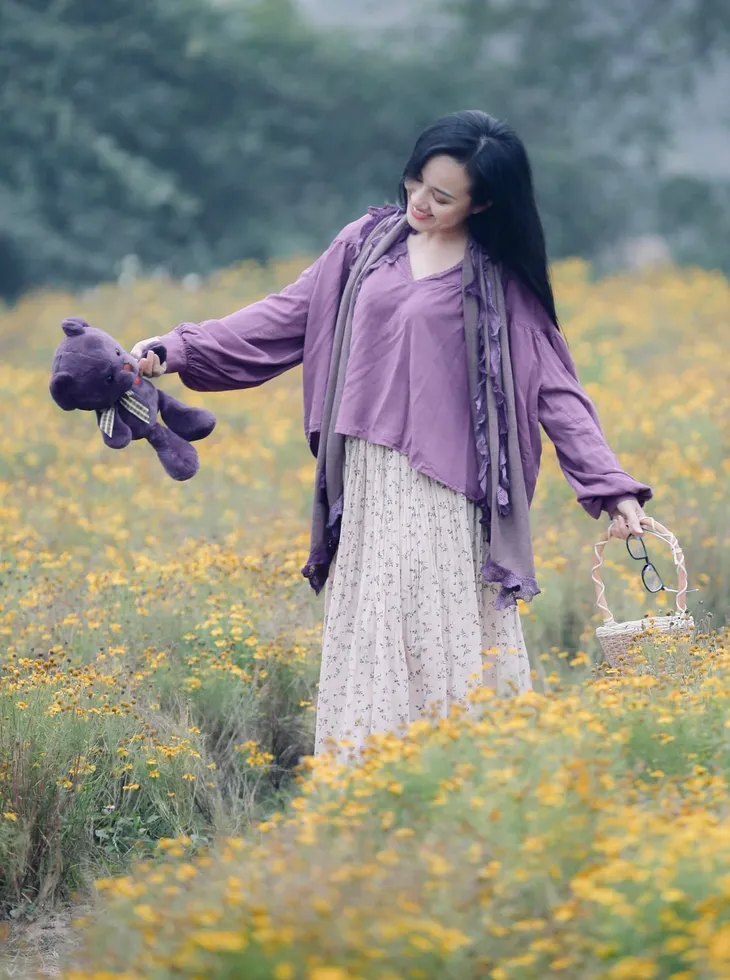 BTV Hoài Anh khoe nhan sắc ngọt ngào giữa vườn hoa - Ảnh 2. BTV Hoài Anh khoe nhan sắc ngọt ngào giữa vườn hoa - Ảnh 2.