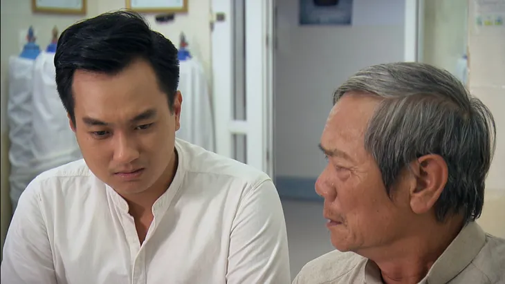 Phố trong làng - Tập 30: Dân làng vui sướng khi biết Đông tai qua nạn khỏi - Ảnh 3. Phố trong làng - Tập 30: Dân làng vui sướng khi biết Đông tai qua nạn khỏi - Ảnh 3.