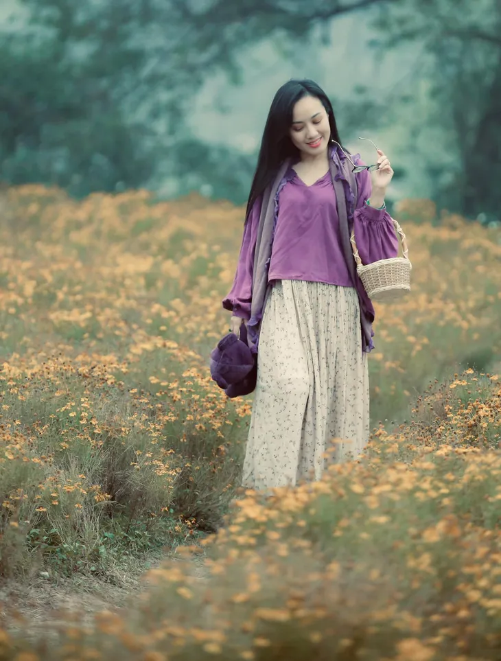 BTV Hoài Anh khoe nhan sắc ngọt ngào giữa vườn hoa - Ảnh 3. BTV Hoài Anh khoe nhan sắc ngọt ngào giữa vườn hoa - Ảnh 3.