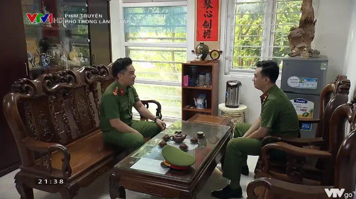 Phố trong làng - Tập 30: Dân làng vui sướng khi biết Đông tai qua nạn khỏi - Ảnh 10. Phố trong làng - Tập 30: Dân làng vui sướng khi biết Đông tai qua nạn khỏi - Ảnh 10.