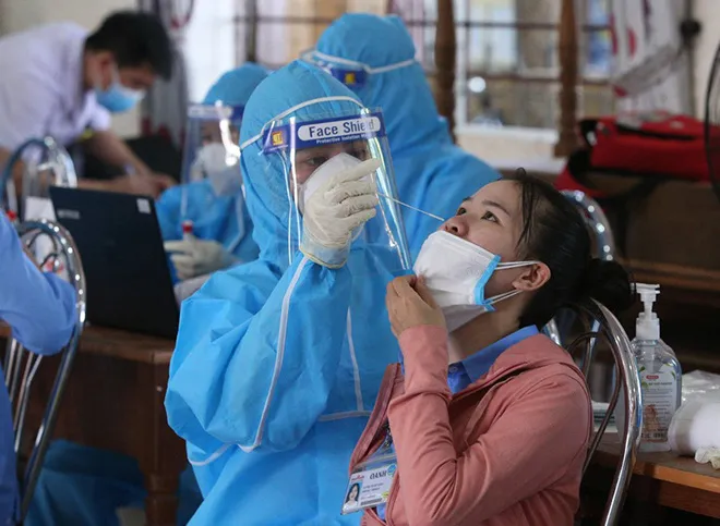 Gần 1.100 ca COVID-19 đang thở máy và ECMO; TP Hồ Chí Minh rà soát tất cả F0 nhập cảnh - Ảnh 2. Gần 1.100 ca COVID-19 đang thở máy và ECMO; TP Hồ Chí Minh rà soát tất cả F0 nhập cảnh - Ảnh 2.