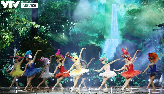 Vân Dung hóa Hoa hậu rừng xanh trong Gala cười 2022 - Ảnh 10. Vân Dung hóa Hoa hậu rừng xanh trong Gala cười 2022 - Ảnh 10.