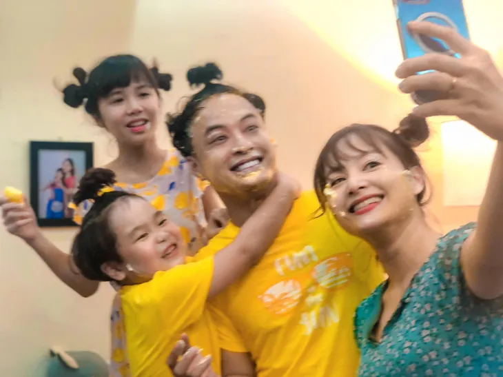 Hậu trường cực nhộn nhà Khánh - Đức trong Thương ngày nắng về - Ảnh 3. Hậu trường cực nhộn nhà Khánh - Đức trong Thương ngày nắng về - Ảnh 3.