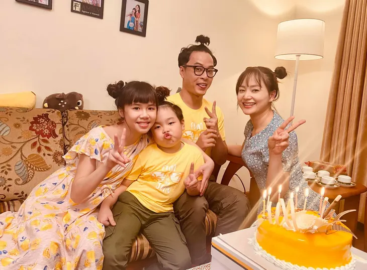 Hậu trường cực nhộn nhà Khánh - Đức trong Thương ngày nắng về - Ảnh 1. Hậu trường cực nhộn nhà Khánh - Đức trong Thương ngày nắng về - Ảnh 1.