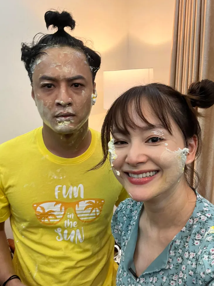 Hậu trường cực nhộn nhà Khánh - Đức trong Thương ngày nắng về - Ảnh 2. Hậu trường cực nhộn nhà Khánh - Đức trong Thương ngày nắng về - Ảnh 2.