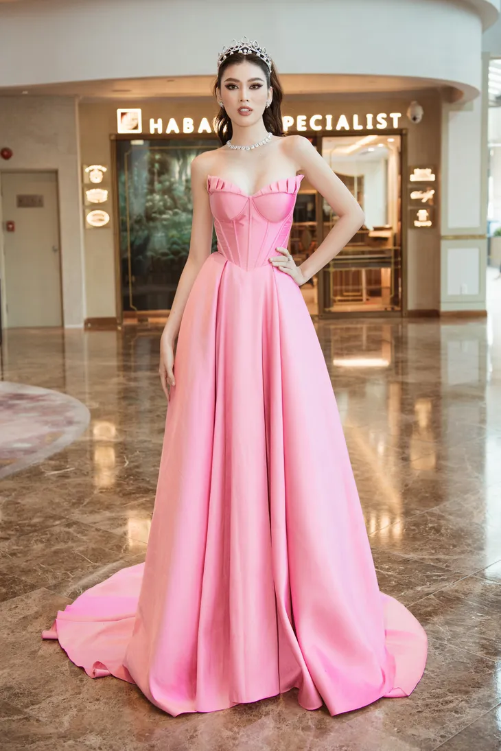 Thảm đỏ Miss World Vietnam 2022: Cặp Hoa hậu song Linh diện đầm cắt xẻ cuốn hút - Ảnh 11. Thảm đỏ Miss World Vietnam 2022: Cặp Hoa hậu song Linh diện đầm cắt xẻ cuốn hút - Ảnh 11.