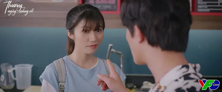 Thương ngày nắng về - Tập 18: Vân Vân đòi sếp Phong đền bù tổn thương - Ảnh 3. Thương ngày nắng về - Tập 18: Vân Vân đòi sếp Phong đền bù tổn thương - Ảnh 3.