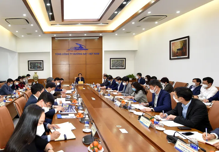 Phó Thủ tướng Lê Văn Thành: Dứt khoát phải hiện đại hóa ngành đường sắt - Ảnh 2. Phó Thủ tướng Lê Văn Thành: Dứt khoát phải hiện đại hóa ngành đường sắt - Ảnh 2.