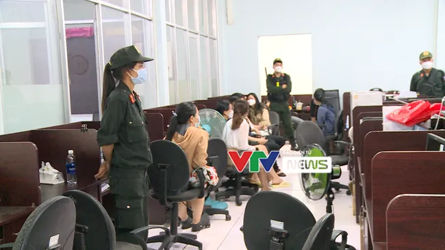 Vụ thổi giá kit test Việt Á: Khởi tố thêm 2 giám đốc CDC, vụ trưởng và vụ phó thuộc Bộ Y tế, Bộ Khoa học và công nghệ - Ảnh 1. Vụ thổi giá kit test Việt Á: Khởi tố thêm 2 giám đốc CDC, vụ trưởng và vụ phó thuộc Bộ Y tế, Bộ Khoa học và công nghệ - Ảnh 1.