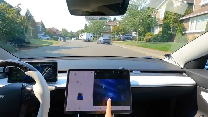 Mỹ điều tra 580 nghìn xe của Tesla trang bị trò chơi - Ảnh 1. Mỹ điều tra 580 nghìn xe của Tesla trang bị trò chơi - Ảnh 1.