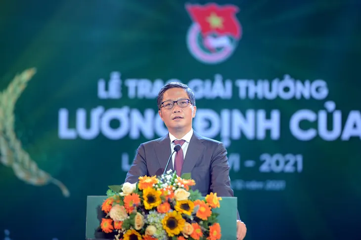 Vinh danh 57 gương thanh niên nông thôn nhận Giải thưởng Lương Định Của năm 2021 - Ảnh 2. Vinh danh 57 gương thanh niên nông thôn nhận Giải thưởng Lương Định Của năm 2021 - Ảnh 2.