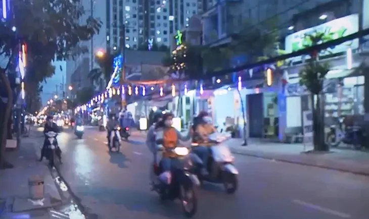 Không khí trầm lắng tại xóm đạo TP Hồ Chí Minh trước đêm Giáng sinh - Ảnh 1. Không khí trầm lắng tại xóm đạo TP Hồ Chí Minh trước đêm Giáng sinh - Ảnh 1.