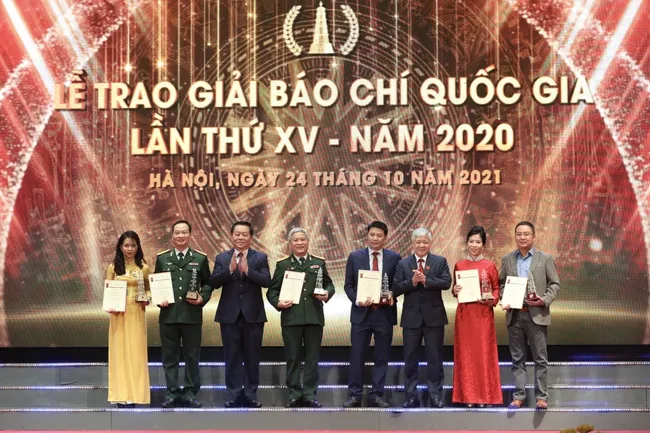 Hội nghị Báo chí 2021: Báo chí thể hiện rõ vai trò dẫn dắt, định hướng dư luận và tạo sự đồng thuận xã hội - Ảnh 1. Hội nghị Báo chí 2021: Báo chí thể hiện rõ vai trò dẫn dắt, định hướng dư luận và tạo sự đồng thuận xã hội - Ảnh 1.