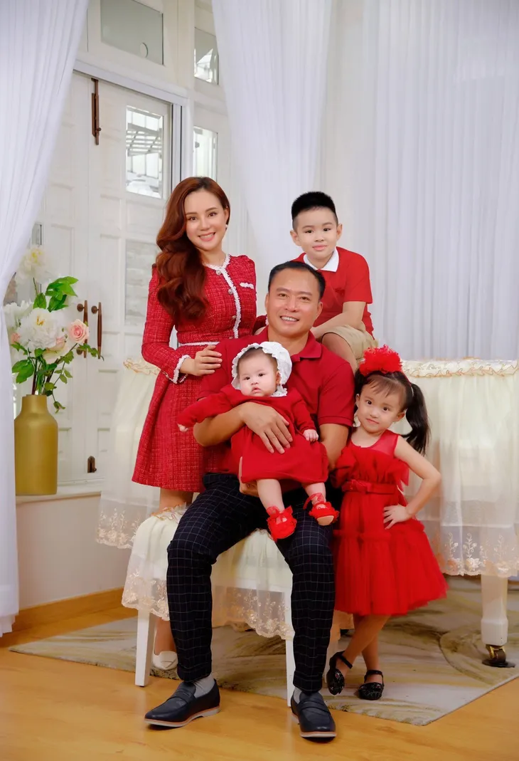 Sao Việt đón Giáng Sinh ấm áp bên gia đình - Ảnh 19. Sao Việt đón Giáng Sinh ấm áp bên gia đình - Ảnh 19.