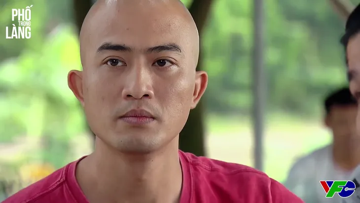 Phố trong làng - Tập 33: Tiến xúi Mến bán đất lấy vốn làm ăn - Ảnh 1. Phố trong làng - Tập 33: Tiến xúi Mến bán đất lấy vốn làm ăn - Ảnh 1.