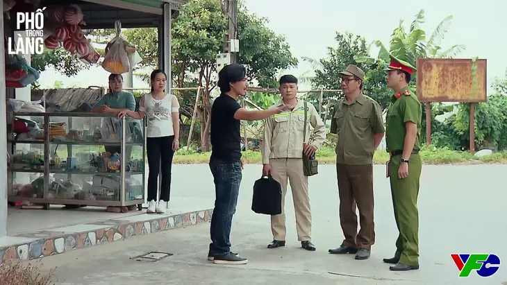 Phố trong làng - Tập 33: Vừa làm hòa, Đông - Hải lại sắp bị bố mẹ phản đối? - Ảnh 4.