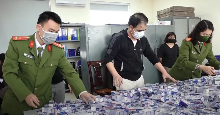 Triệt phá đường dây hô biến C sủi thành... thực phẩm chức năng bổ trợ xương khớp - Ảnh 1.