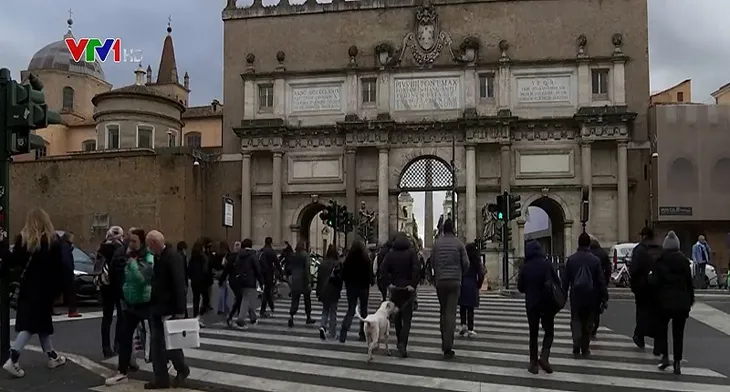 Italy tiêm mũi tăng cường cho người dưới 18 tuổi - Ảnh 1. Italy tiêm mũi tăng cường cho người dưới 18 tuổi - Ảnh 1.