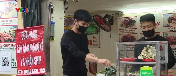 Hàng quán Hà Nội thực hiện nghiêm phòng chống dịch COVID-19 - Ảnh 1. Hàng quán Hà Nội thực hiện nghiêm phòng chống dịch COVID-19 - Ảnh 1.
