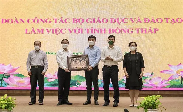 Giáo dục Đồng Tháp phấn đấu nằm trong nhóm 3 khu vực ĐBSCL và 15 cả nước - Ảnh 1. Giáo dục Đồng Tháp phấn đấu nằm trong nhóm 3 khu vực ĐBSCL và 15 cả nước - Ảnh 1.