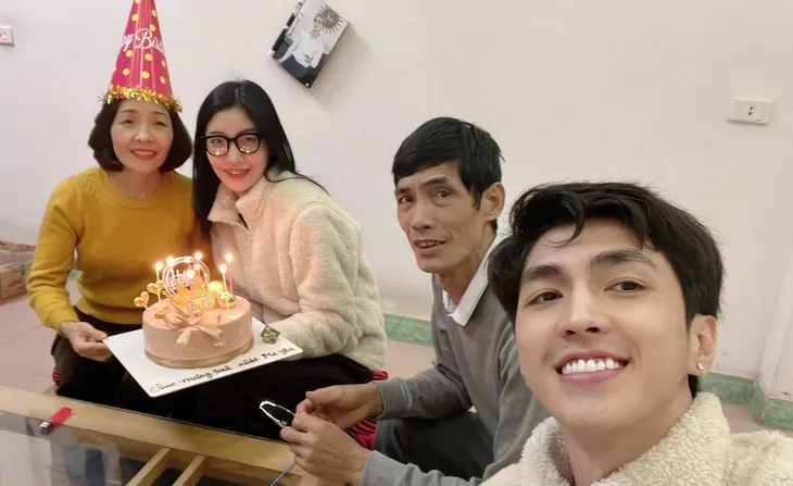Diễn viên Việt tuần qua: Hồng Đăng đi ngắm bưởi, Phương Oanh khoe ảnh chất lừ - Ảnh 3. Diễn viên Việt tuần qua: Hồng Đăng đi ngắm bưởi, Phương Oanh khoe ảnh chất lừ - Ảnh 3.