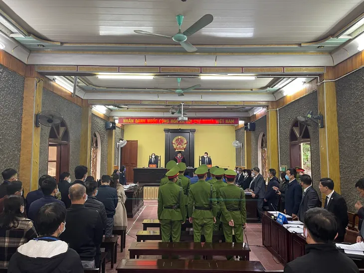 Nguyên Giám đốc Sở Y tế tỉnh Sơn La hầu tòa vụ sai phạm trong đấu thầu thiết bị y tế - Ảnh 1. Nguyên Giám đốc Sở Y tế tỉnh Sơn La hầu tòa vụ sai phạm trong đấu thầu thiết bị y tế - Ảnh 1.