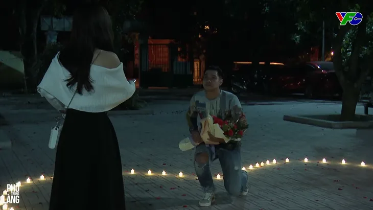 Phố trong làng - Tập 35: Ngọc bất ngờ khi nhận được lời cầu hôn - Ảnh 2.