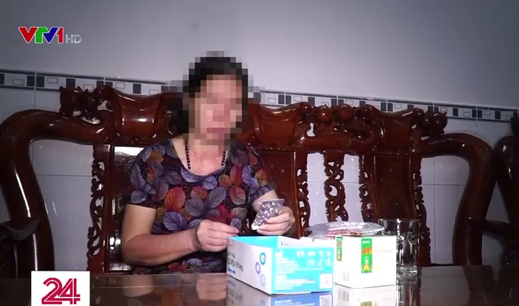 Mua bán tràn lan thuốc điều trị COVID-19: Coi chừng tiền mất, tật mang - Ảnh 1.