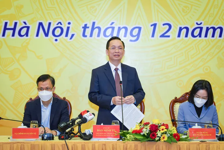 Siết chặt dòng tiền chảy vào chứng khoán, bất động sản năm 2022 - Ảnh 1. Siết chặt dòng tiền chảy vào chứng khoán, bất động sản năm 2022 - Ảnh 1.