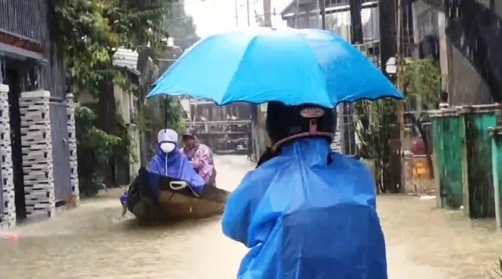 Hồ Phú Ninh xả lũ, TP Tam Kỳ tái diễn cảnh ngập lụt - Ảnh 2. Hồ Phú Ninh xả lũ, TP Tam Kỳ tái diễn cảnh ngập lụt - Ảnh 2.