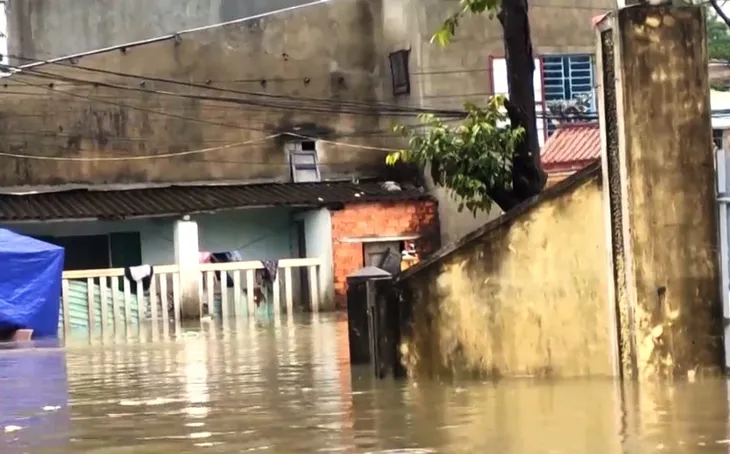 Hồ Phú Ninh xả lũ, TP Tam Kỳ tái diễn cảnh ngập lụt - Ảnh 1. Hồ Phú Ninh xả lũ, TP Tam Kỳ tái diễn cảnh ngập lụt - Ảnh 1.