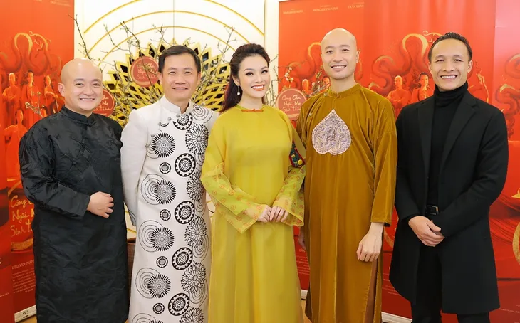 Tân Nhàn dành 2 năm thực hiện MV xẩm “Công cha ngãi mẹ sinh thành” - Ảnh 4. Tân Nhàn dành 2 năm thực hiện MV xẩm “Công cha ngãi mẹ sinh thành” - Ảnh 4.