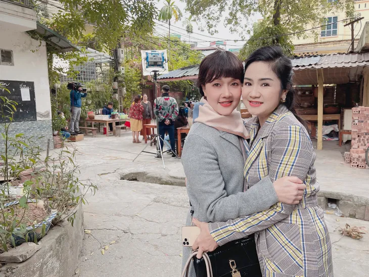 Dàn diễn viên Hướng dương ngược nắng và Hương vị tình thân hội ngộ - Ảnh 3. Dàn diễn viên Hướng dương ngược nắng và Hương vị tình thân hội ngộ - Ảnh 3.