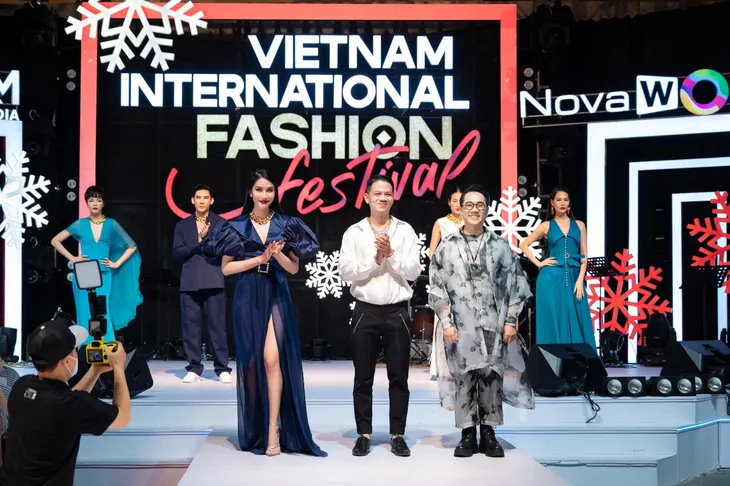 Thăng hoa cảm xúc với Lễ hội thời trang quốc tế Việt Nam 2021 - Ảnh 4. Thăng hoa cảm xúc với Lễ hội thời trang quốc tế Việt Nam 2021 - Ảnh 4.