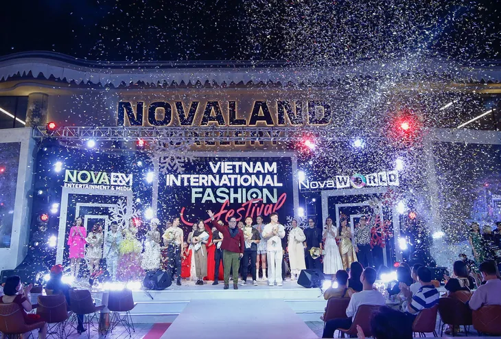 Thăng hoa cảm xúc với Lễ hội thời trang quốc tế Việt Nam 2021 - Ảnh 9. Thăng hoa cảm xúc với Lễ hội thời trang quốc tế Việt Nam 2021 - Ảnh 9.