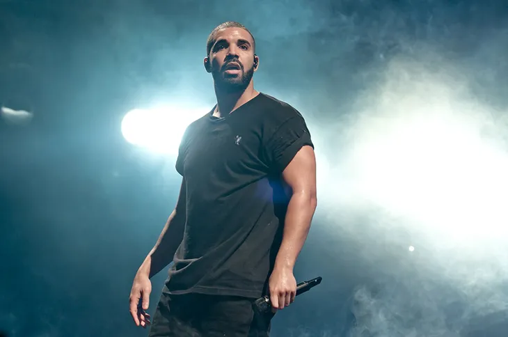 BXH Nghệ sĩ xuất sắc trên Billboard 2021: Drake dẫn đầu, BTS trượt top 10 - Ảnh 1. BXH Nghệ sĩ xuất sắc trên Billboard 2021: Drake dẫn đầu, BTS trượt top 10 - Ảnh 1.
