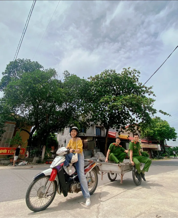 Trần Vân: Chưa bao giờ hám trai bám trai như Hoài Phố trong làng - Ảnh 5. Trần Vân: Chưa bao giờ hám trai bám trai như Hoài Phố trong làng - Ảnh 5.